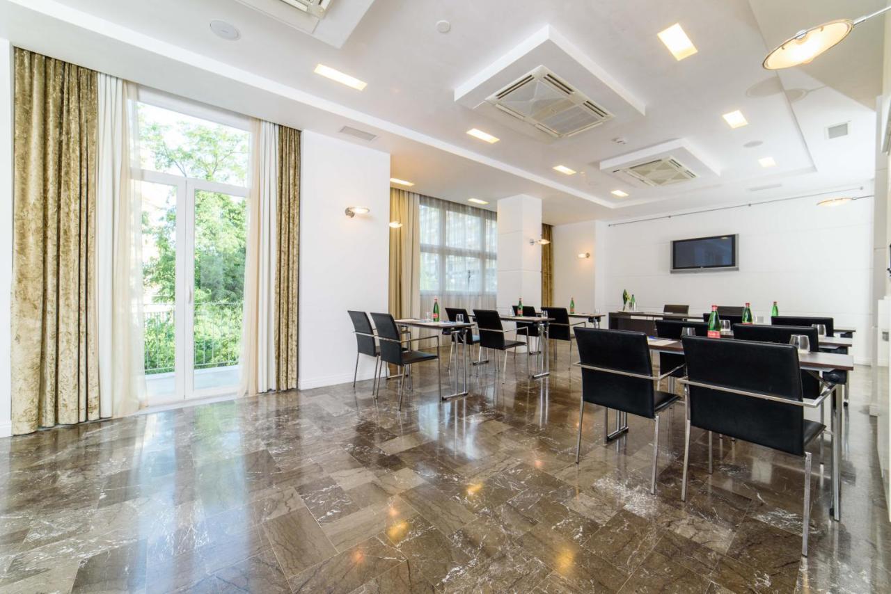 Hotel Palace Battipaglia Buitenkant foto
